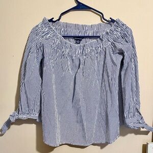 American Eagle off the shoulder shirt